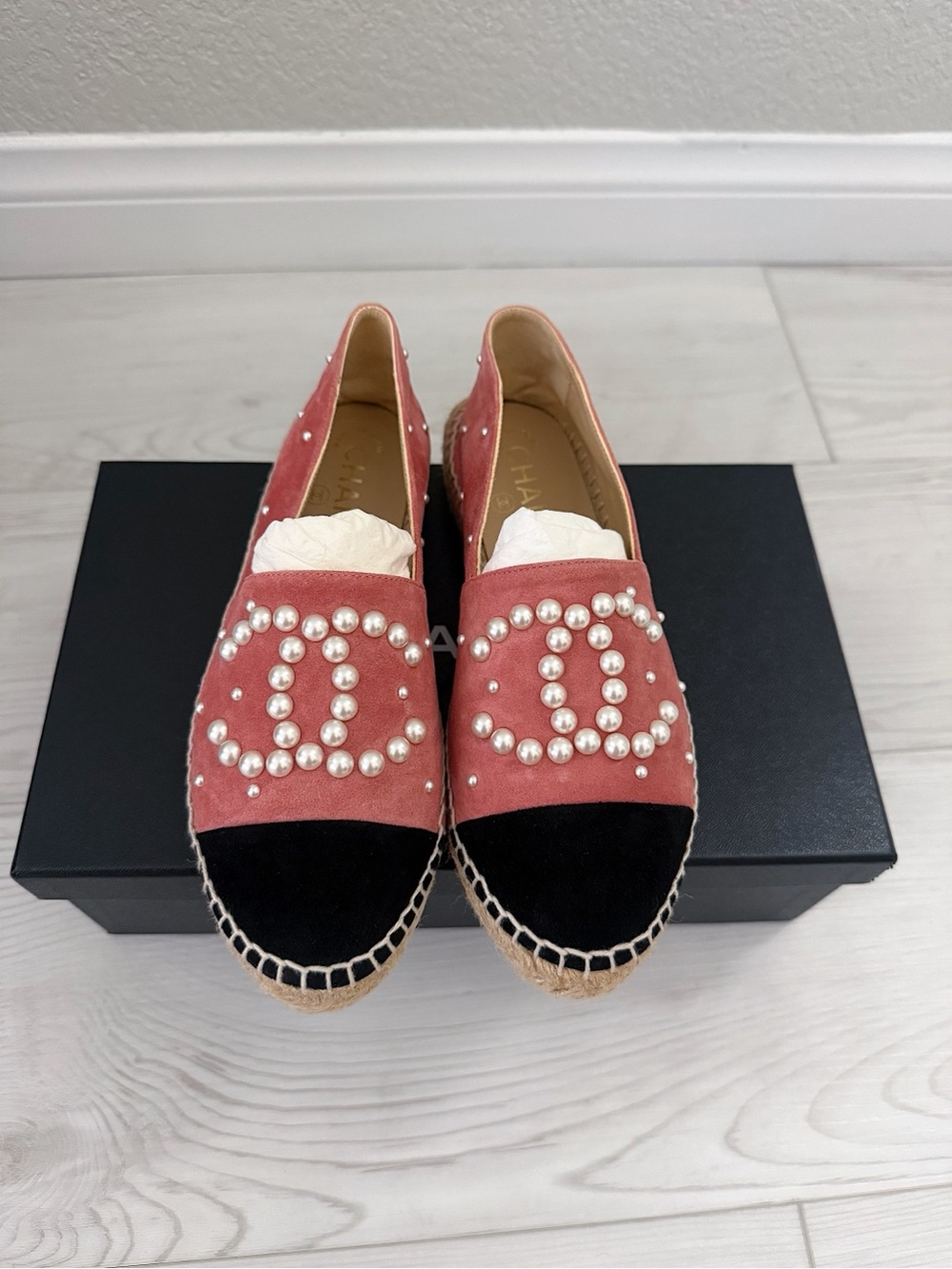 Chanel 2017 Interlocking Pearl CC Logo Espadrilles Size 35 EU 💗